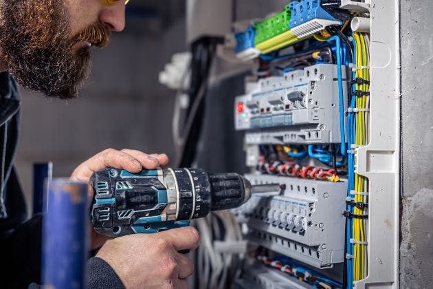 How Do I Find A Reliable Electrician Near Me?