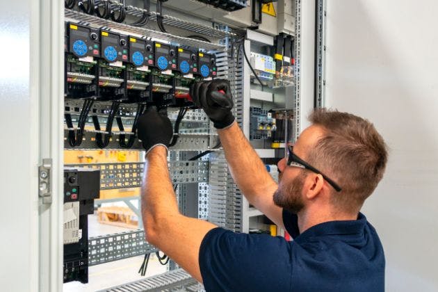 Questions To Ask A Commercial Electrician Before Hiring